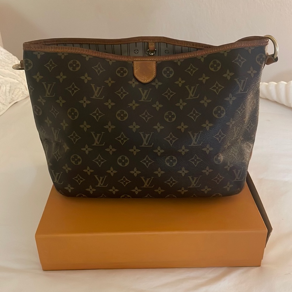 COPY - 100% authentic Louis Vuitton Pm shoulder bag with dust bag and box.